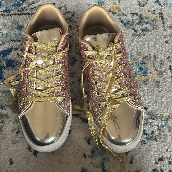 Free walk Foam fit. Comfortable fashion sneakers.  size 7 true to size - Picture 3 of 6